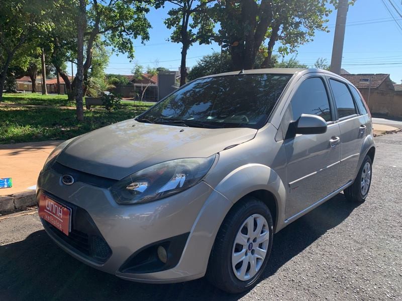 Ve�culo: Ford - Fiesta Hatch - 1.6 4P.  em Ribeir�o Preto