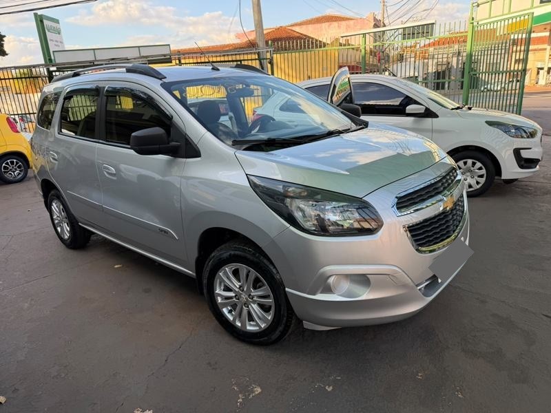 Ve�culo: Chevrolet (GM) - Spin - LT 1.8 4P.  em Cravinhos