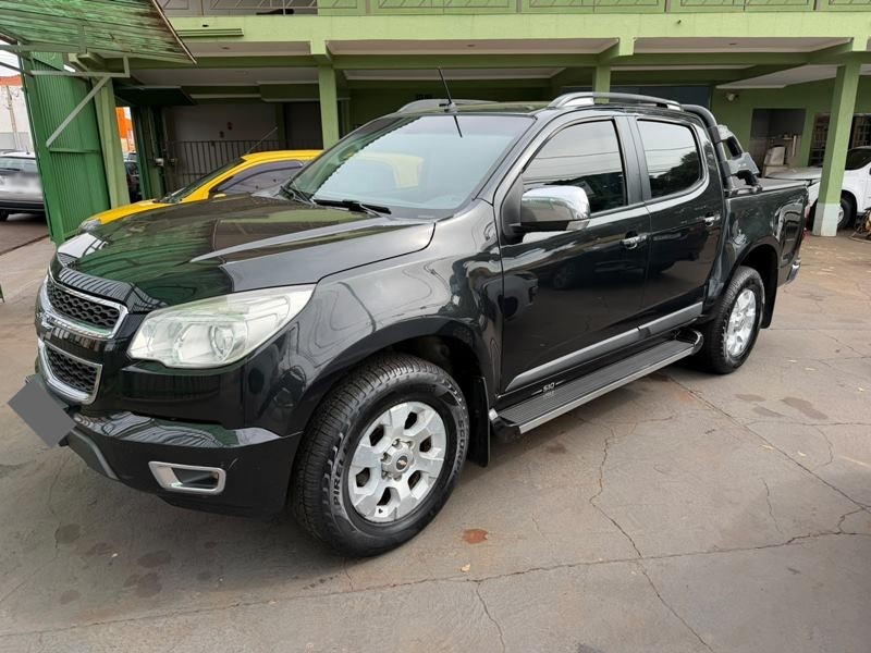 Ve�culo: Chevrolet (GM) - S-10 - LTZ 4P.  em Cravinhos