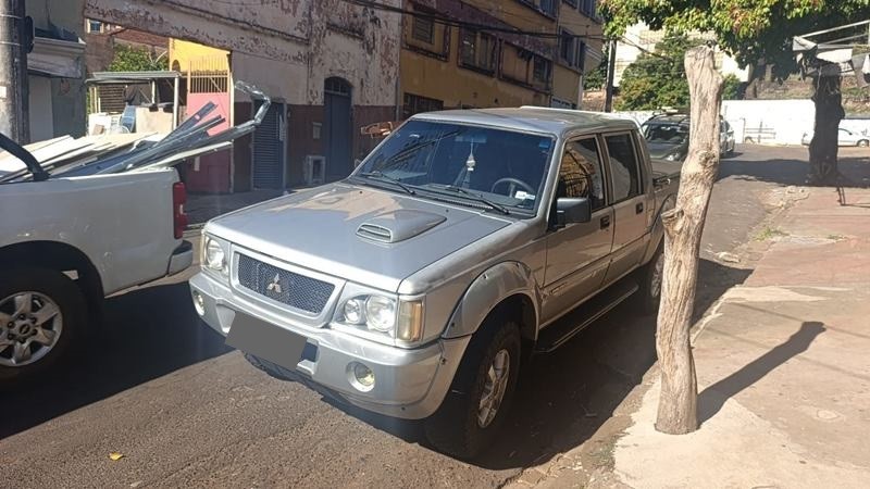 Ve�culo: Mitsubishi - L-200 - 4P. em Ribeir�o Preto