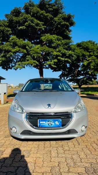 Ve�culo: Peugeot - 208 - 1.6 Flex Griffe em Ribeir�o Preto