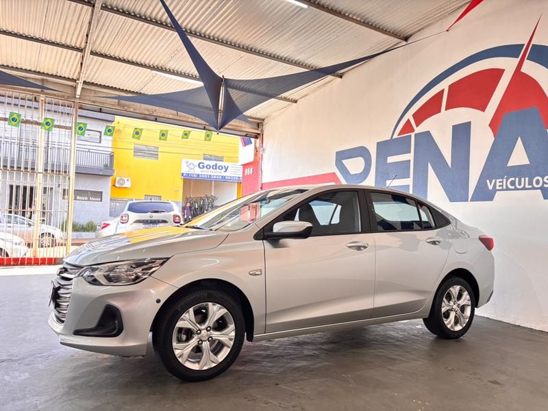 Ve�culo: Chevrolet (GM) - Onix Sedan - Plus LTZ 1.0 12V TB Aut. 4P.  em Cravinhos