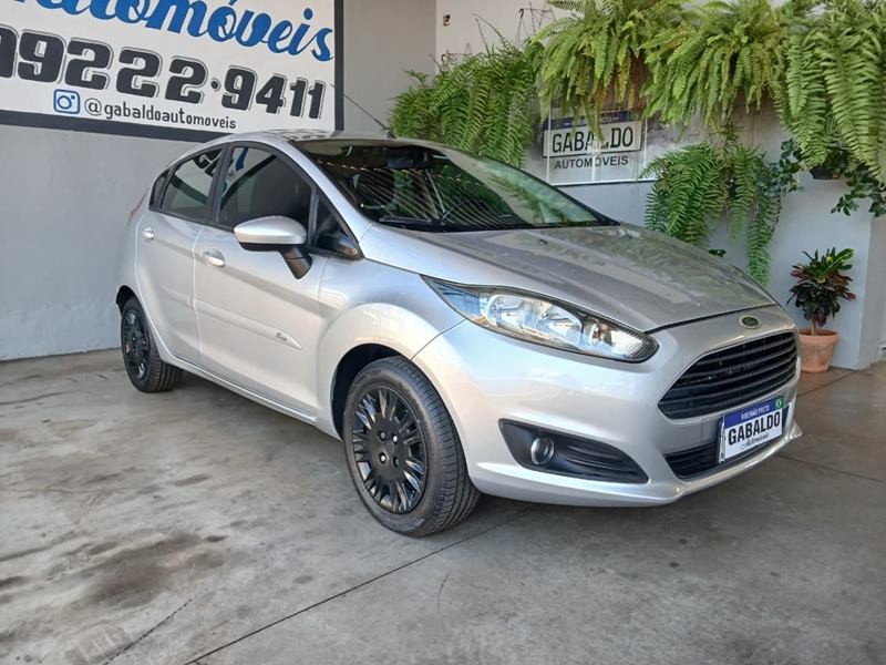 Ve�culo: Ford - Fiesta Hatch - 1.5L S 4P.  em Ribeir�o Preto