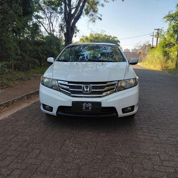 Ve�culo: Honda - City - 1.5 Flex automatico completo com midia em Ribeir�o Preto