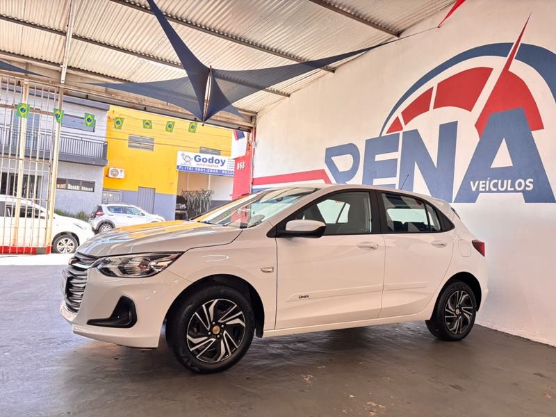 Ve�culo: Chevrolet (GM) - Onix - Hatch LT 1.0 12V Mec. 4P.  em Cravinhos