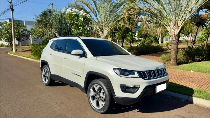 Ve�culo: Jeep - Compass - LONGITUDE  2.0 4X4 em Sert�ozinho