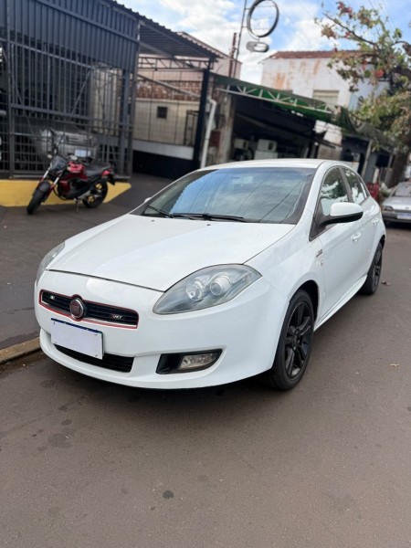 Ve�culo: Fiat - Bravo - 1.4 Turbo T-Jet 4P.  em Ribeir�o Preto