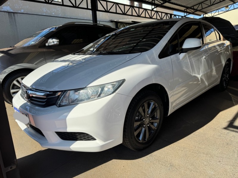 Ve�culo: Honda - Civic - LXS em Sert�ozinho