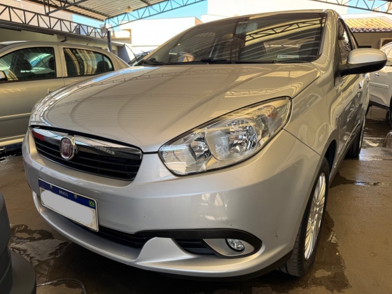 Ve�culo: Fiat - Grand Siena - ESSENCE 1.6 em Sert�ozinho