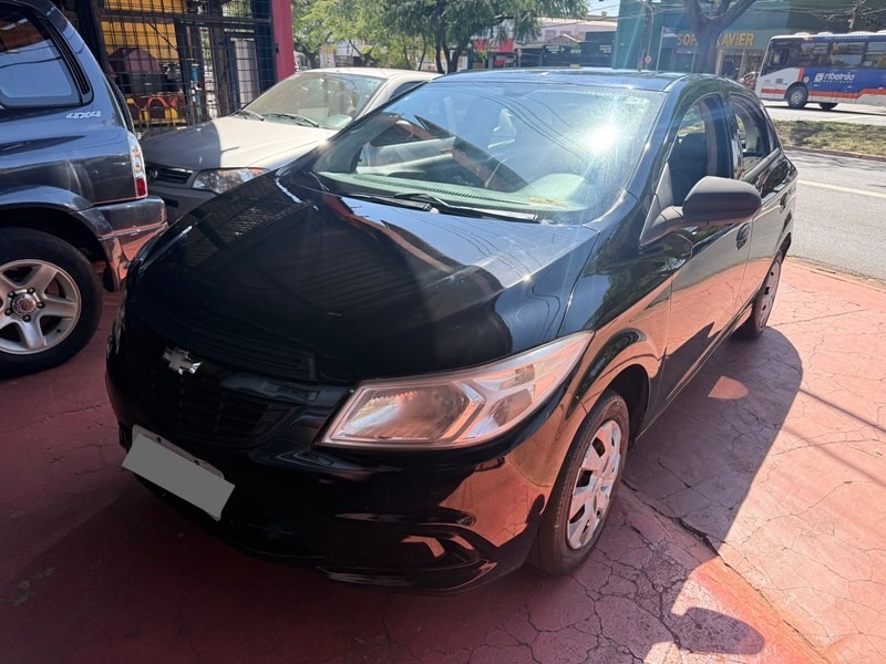 Ve�culo: Chevrolet (GM) - Onix - 1.0 LS 4P.  em Ribeir�o Preto