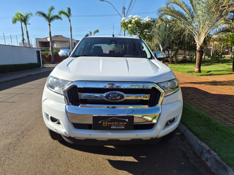 Ve�culo: Ford - Ranger - Limited 3.2 4X4 Aut. 4P.  em Sert�ozinho