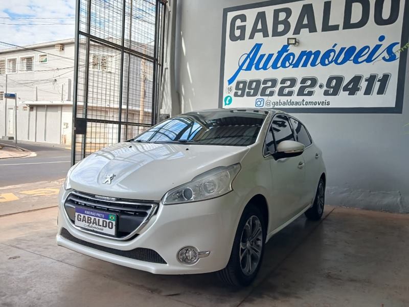 Ve�culo: Peugeot - 208 - Griffe 1.6 Aut. 4P.  em Ribeir�o Preto