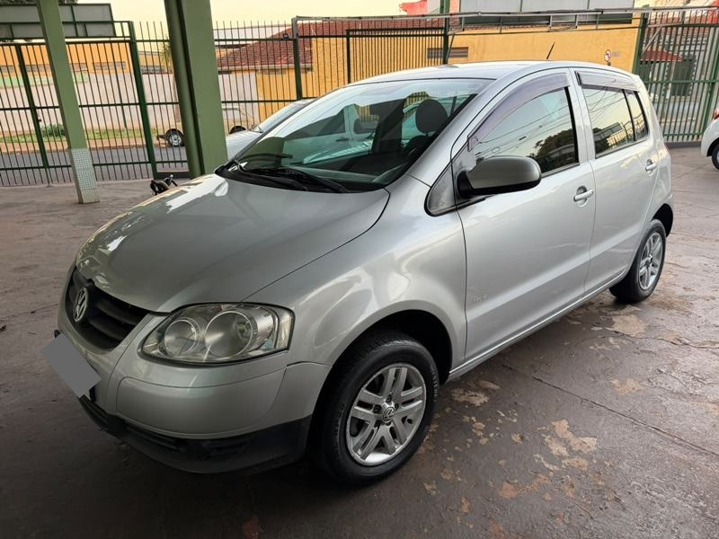 Ve�culo: Volkswagen - Fox - Trend 1.0 4P.  em Cravinhos