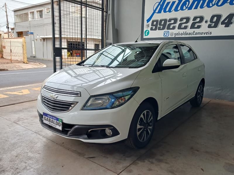 Ve�culo: Chevrolet (GM) - Onix - 1.4 MT LTZ 4P.  em Ribeir�o Preto