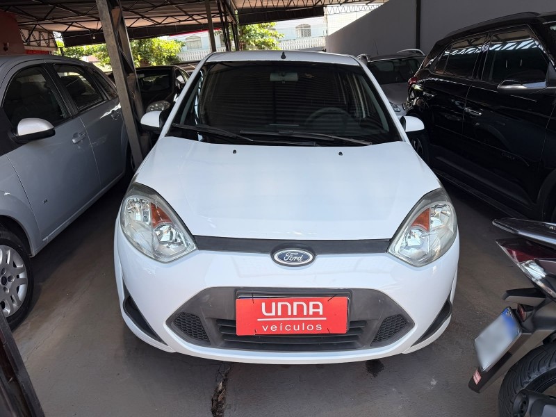 Ve�culo: Ford - Fiesta Hatch - Zetec Rocam 1.6 Class 4P.   em Ribeir�o Preto