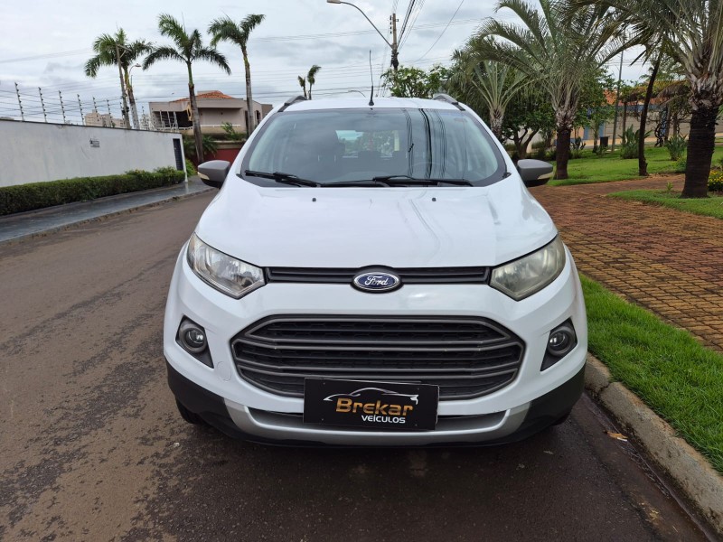 Ve�culo: Ford - EcoSport - Freestyle 1.6 em Sert�ozinho