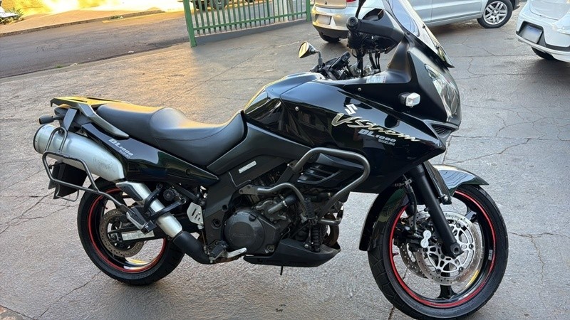 Ve�culo: Suzuki - V- Strom - 1000 em Cravinhos