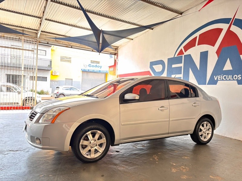 Ve�culo: Nissan - Sentra - 2.0 16V Aut. 4P.  em Cravinhos