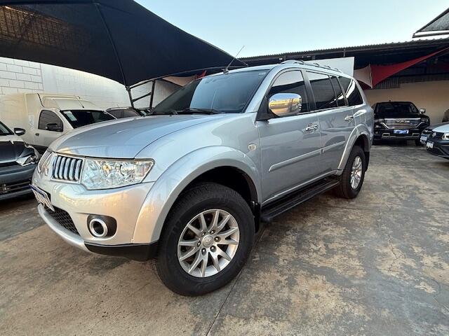 Ve�culo: Mitsubishi - Pajero - 3.2 HPE 4X4 7 LUGARES 16V TURBO INTERCOOLER DIESEL 4P AUTOM�TICO em Ribeir�o Preto