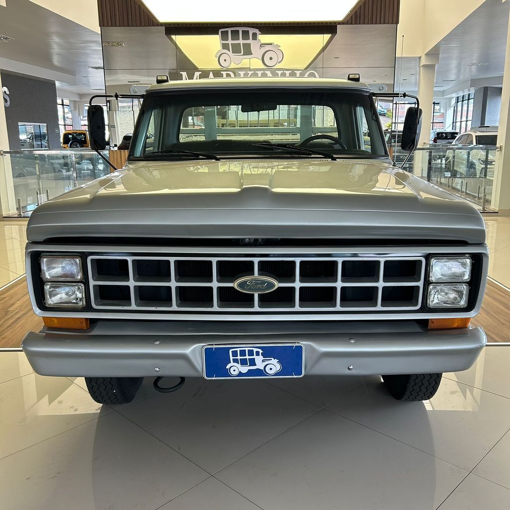Ve�culo: Ford - F-4000 -  em Franca