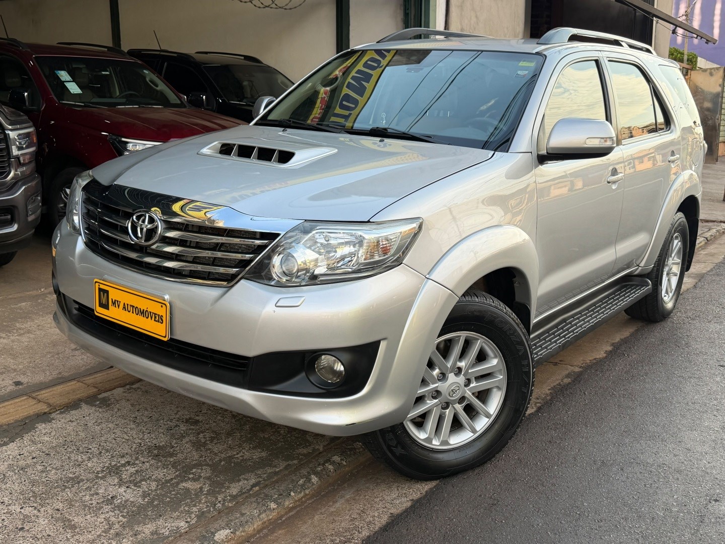 Ve�culo: Toyota - Hilux - 3.0 SRV 4X4 7 LUGARES 16V TURBO INTERCOOLER DIESEL 4P AUTOM�TICO em Ribeir�o Preto