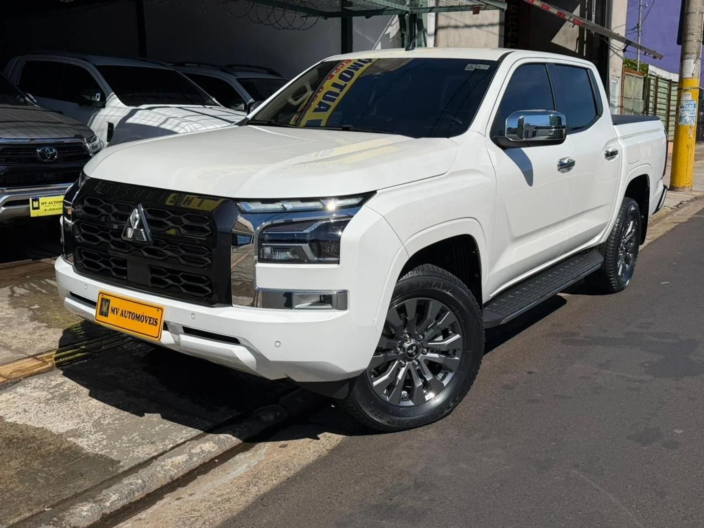 Ve�culo: Mitsubishi - L-200 - 2.4 BITURBO DIESEL CD HPE-S 4X4 AUTOM�TICO em Ribeir�o Preto