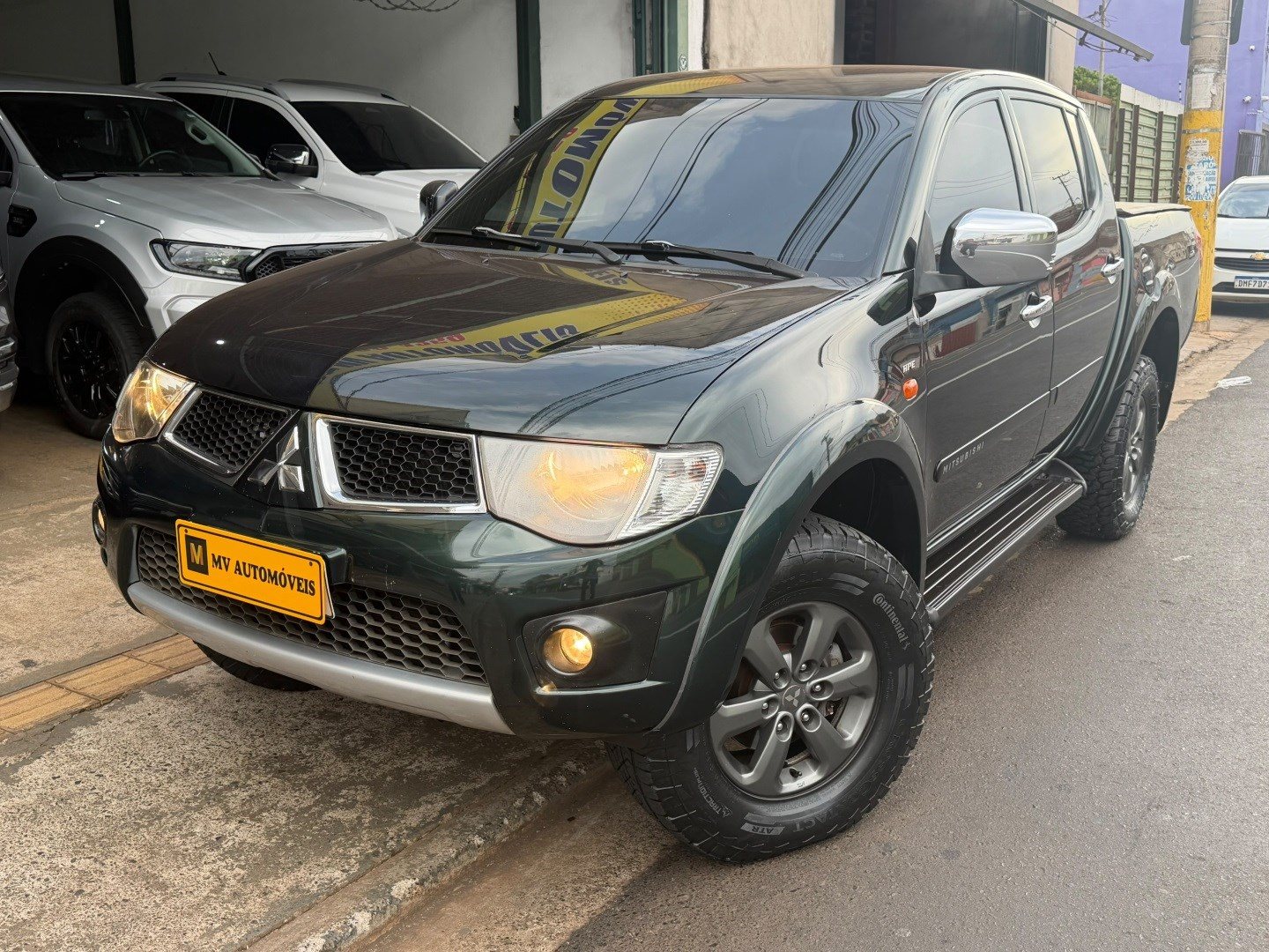 Ve�culo: Mitsubishi - L-200 - 3.2 HPE 4X4 CD 16V TURBO INTERCOOLER DIESEL 4P AUTOM�TICO em Ribeir�o Preto