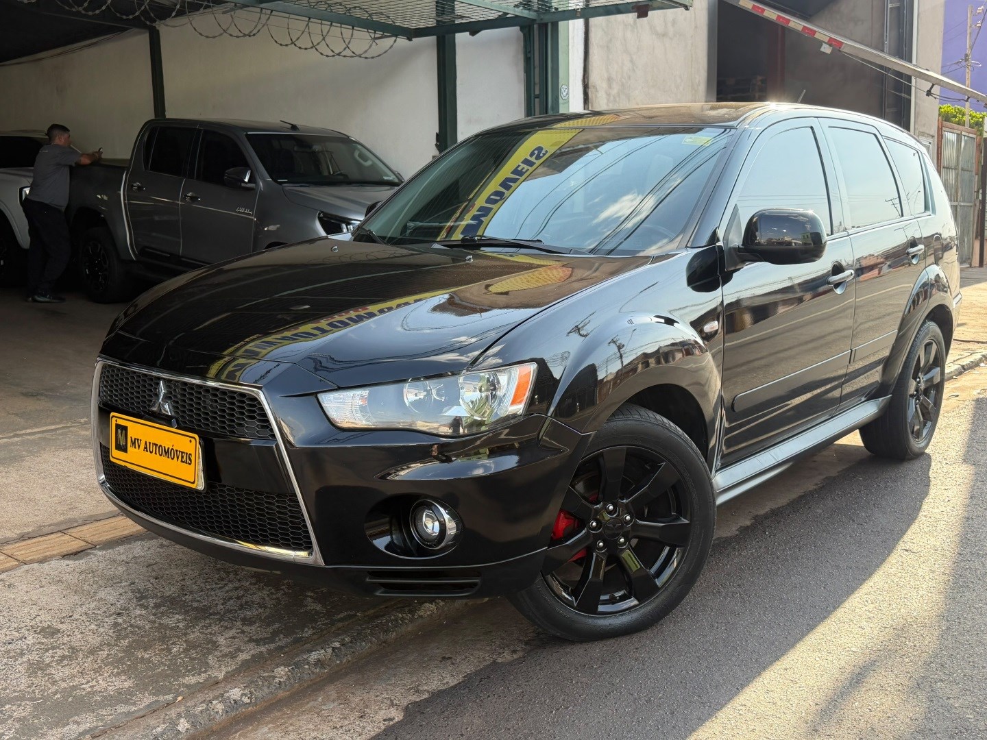Ve�culo: Mitsubishi - Outlander - 2.4 4X4 16V GASOLINA 4P AUTOM�TICO em Ribeir�o Preto