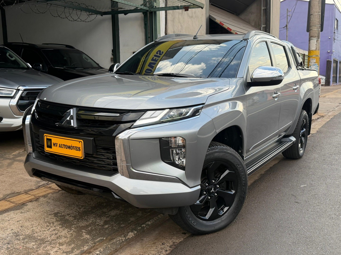 Ve�culo: Mitsubishi - L-200 - 2.4 16V TURBO DIESEL SPORT HPE CD 4P 4X4 AUTOM�TICO em Ribeir�o Preto