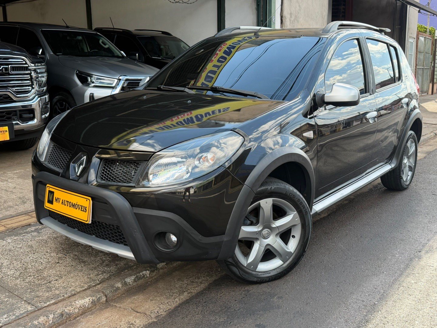 Ve�culo: Renault - Sandero - 1.6 STEPWAY 16V FLEX 4P MANUAL em Ribeir�o Preto