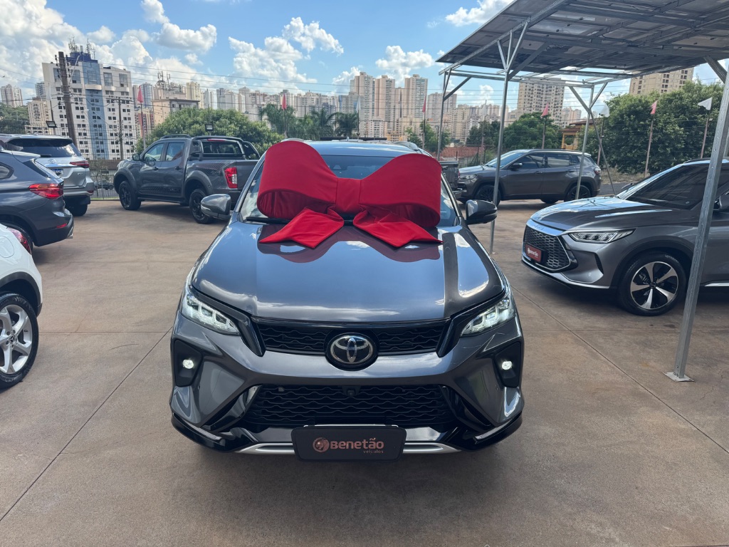 Ve�culo: Toyota - Hilux - SW4 Diamond 2.8 TB 4x4 Die. Aut. em Ribeir�o Preto