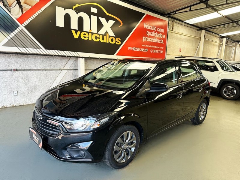Veculo: Chevrolet (GM) - Onix - 1.0 LT BLACK em Ribeiro Preto