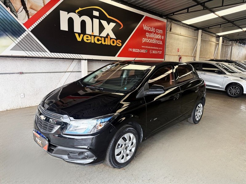 Ve�culo: Chevrolet (GM) - Onix - 1.4 MPFI LT 8V em Ribeir�o Preto