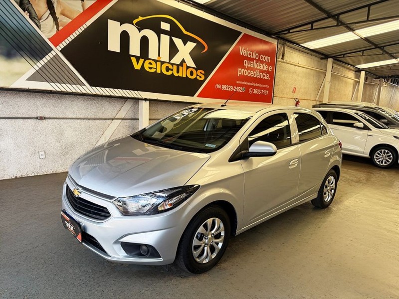 Ve�culo: Chevrolet (GM) - Onix - 1.0 MPFI LT 8V em Ribeir�o Preto