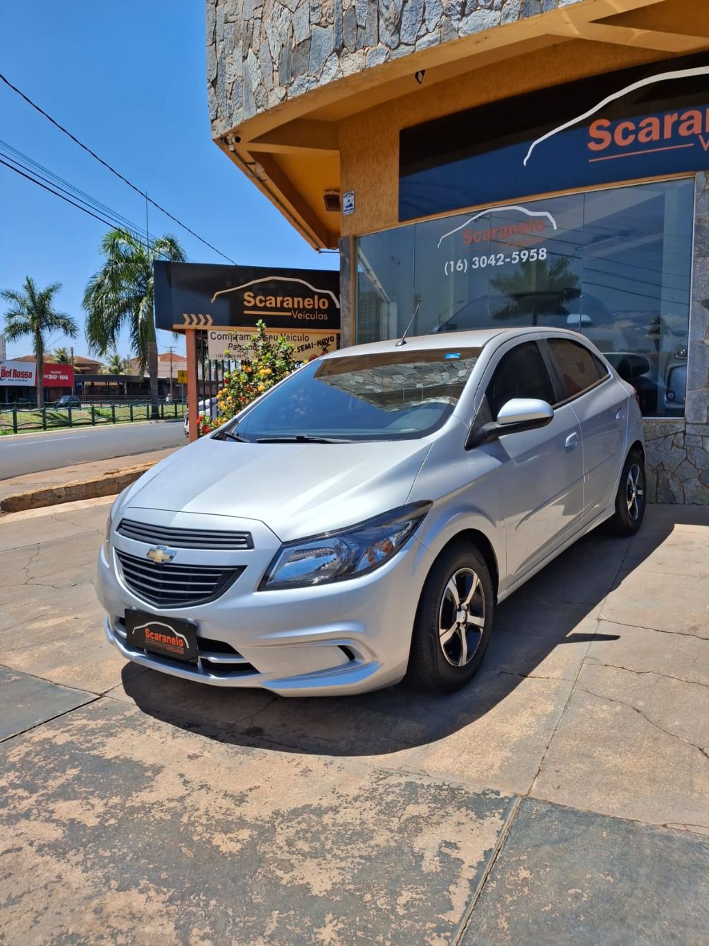 Ve�culo: Chevrolet (GM) - Onix - HATCH Joy 1.0 8V Flex 5p Mec. em Sert�ozinho