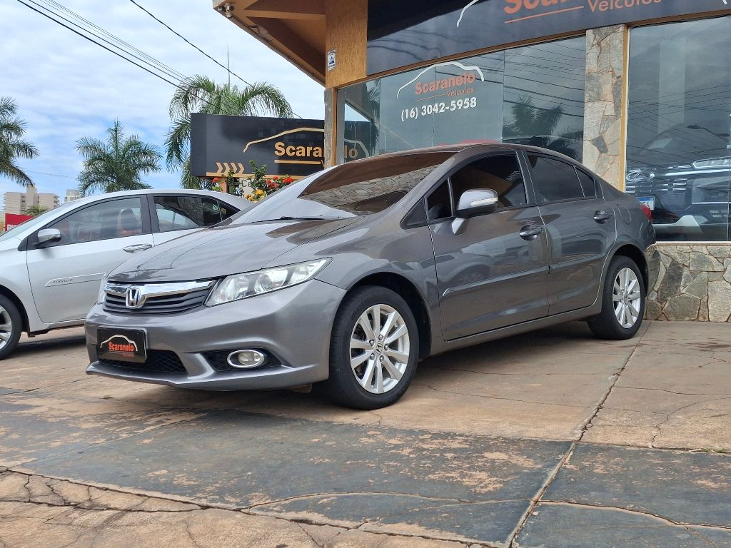 Ve�culo: Honda - Civic - Sedan LXS 1.8/1.8 Flex 16V Mec. 4p em Sert�ozinho