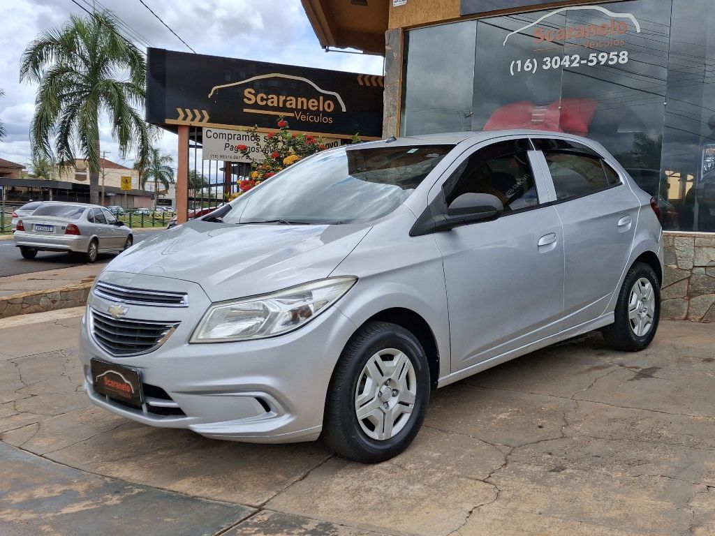 Ve�culo: Chevrolet (GM) - Onix - HATCH LT 1.0 8V FlexPower 5p Mec. em Sert�ozinho
