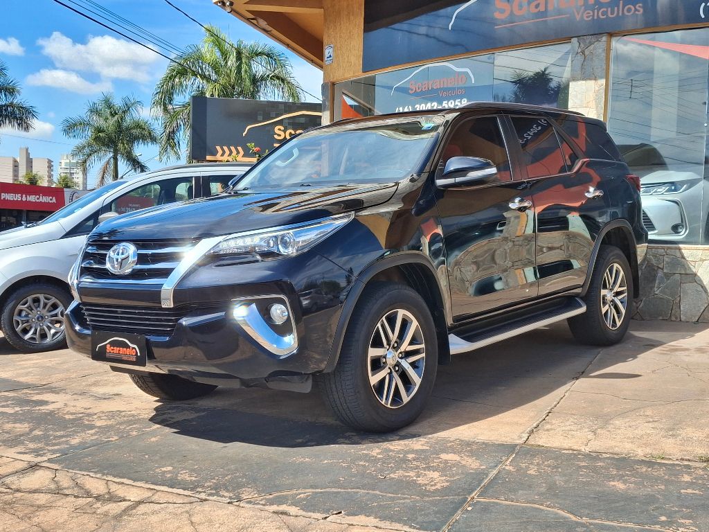 Ve�culo: Toyota - Hilux - SW4 SRX 4x4 2.8 TDI 16V Dies. Aut. em Sert�ozinho