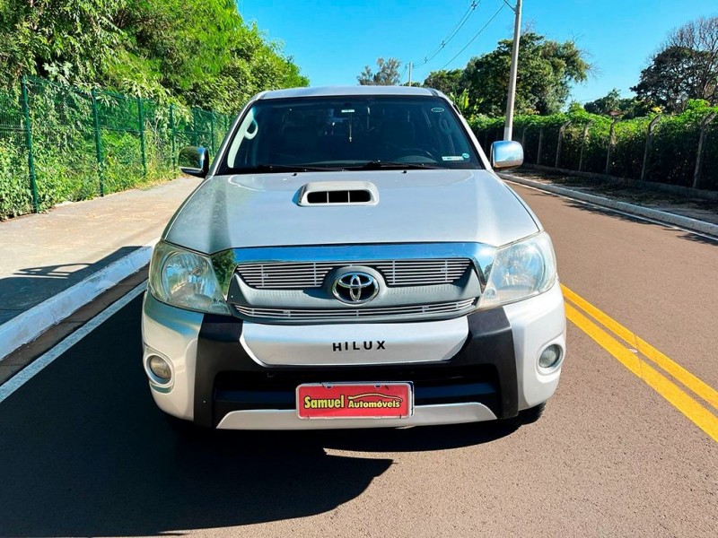 Veculo: Toyota - Hilux - 3.0 SRV 4X4 CD 16V TURBO INTERCOOLER em Sertozinho