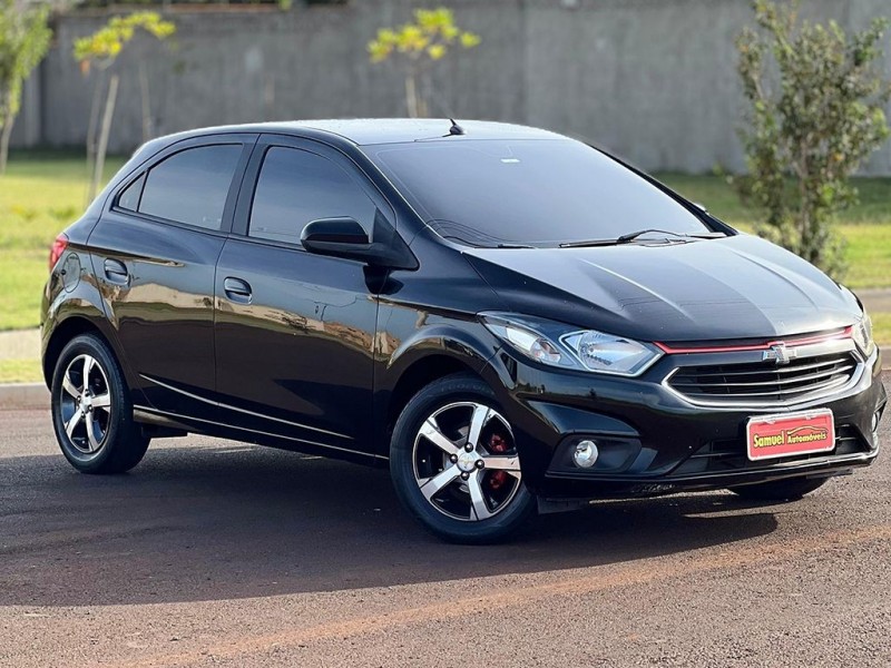 Veculo: Chevrolet (GM) - Onix - 1.4 MPFI LTZ 8V em Sertozinho