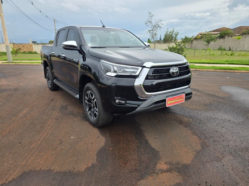 Ve�culo: Toyota - Hilux - 2.8 D-4D TURBO CD SRX 4X4 em Sert�ozinho