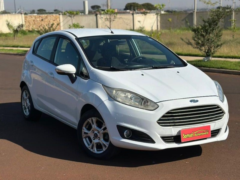 Ve�culo: Ford - Fiesta Hatch - 1.6 SE HATCH 16V em Sert�ozinho