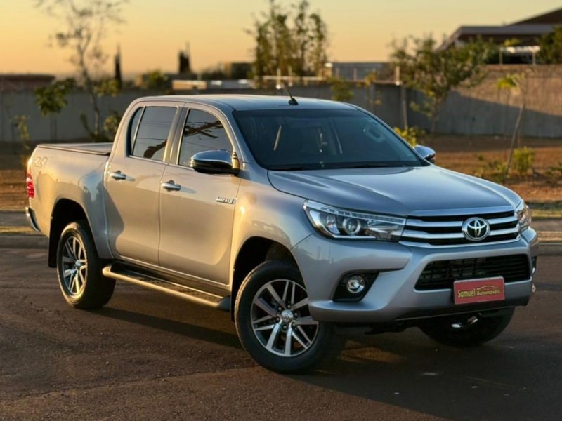 Ve�culo: Toyota - Hilux - 2.8 SRX 4X4 CD 16V em Sert�ozinho