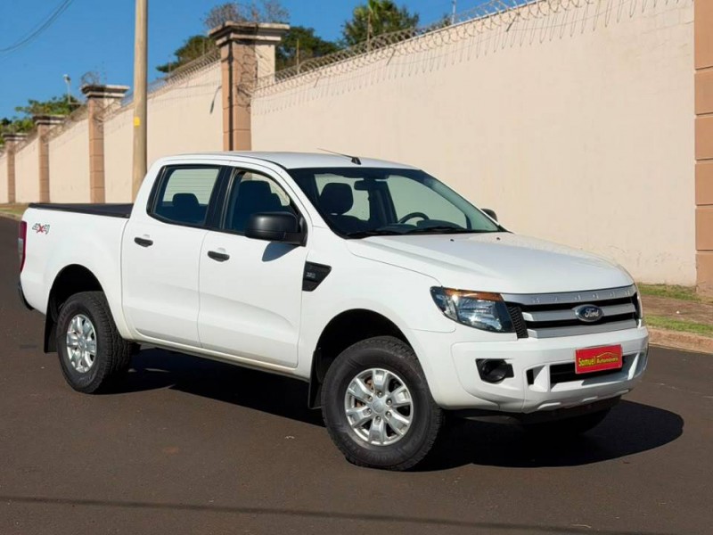 Ve�culo: Ford - Ranger - 3.2 XLS 4X4 CD 20V em Sert�ozinho