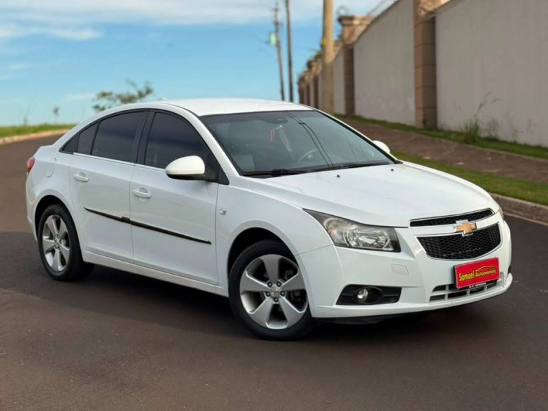 Ve�culo: Chevrolet (GM) - Cruze - 1.8 LT 16V em Sert�ozinho