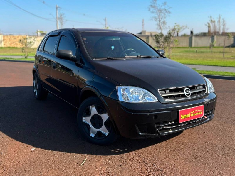 Ve�culo: Chevrolet (GM) - Corsa Hatch - 1.0 MPFI 8V em Sert�ozinho