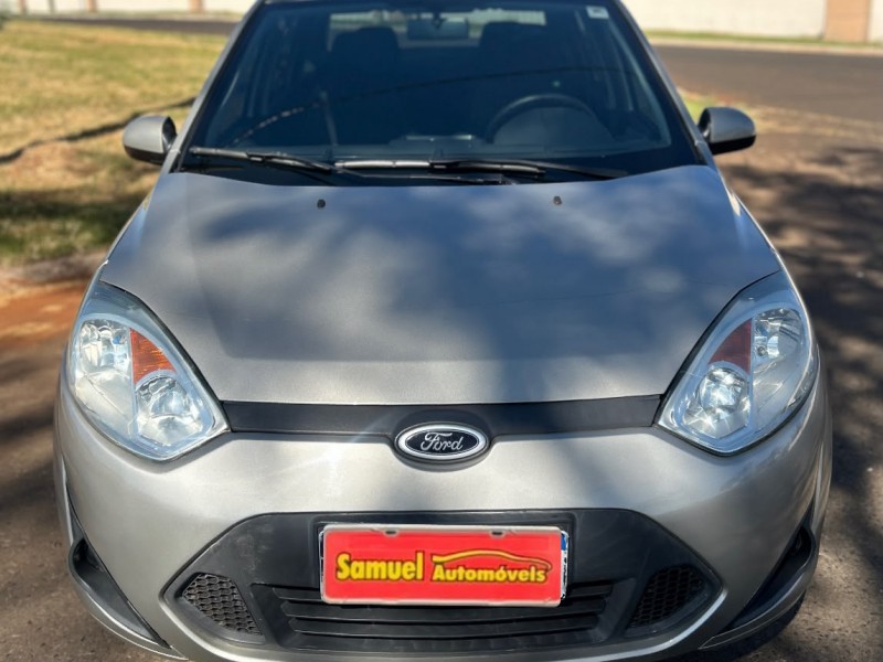 Ve�culo: Ford - Fiesta Hatch - 1.6 MPI CLASS SEDAN 8V em Sert�ozinho