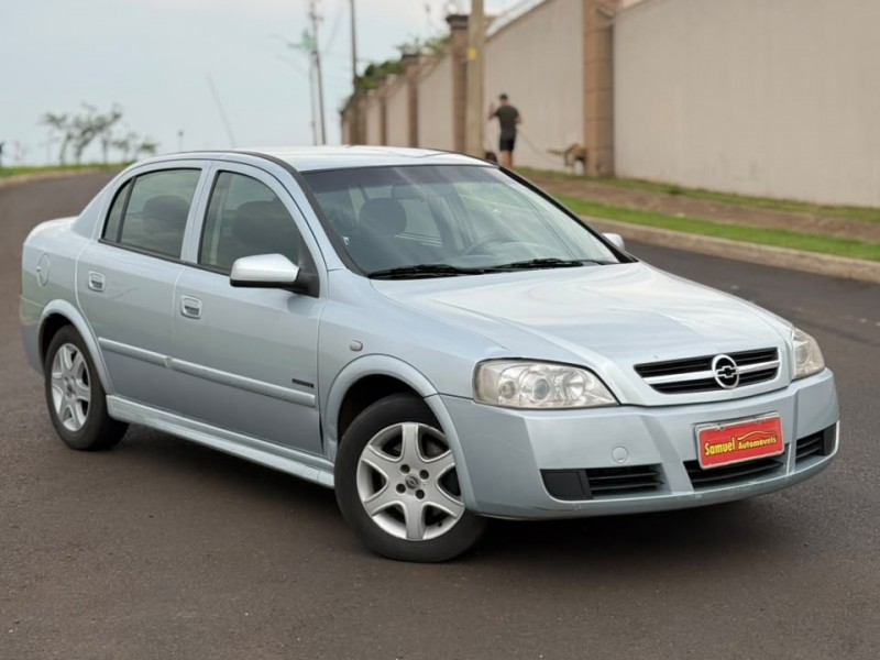 Ve�culo: Chevrolet (GM) - Astra Hatch - 2.0 MPFI ADVANTAGE SEDAN 8V em Sert�ozinho