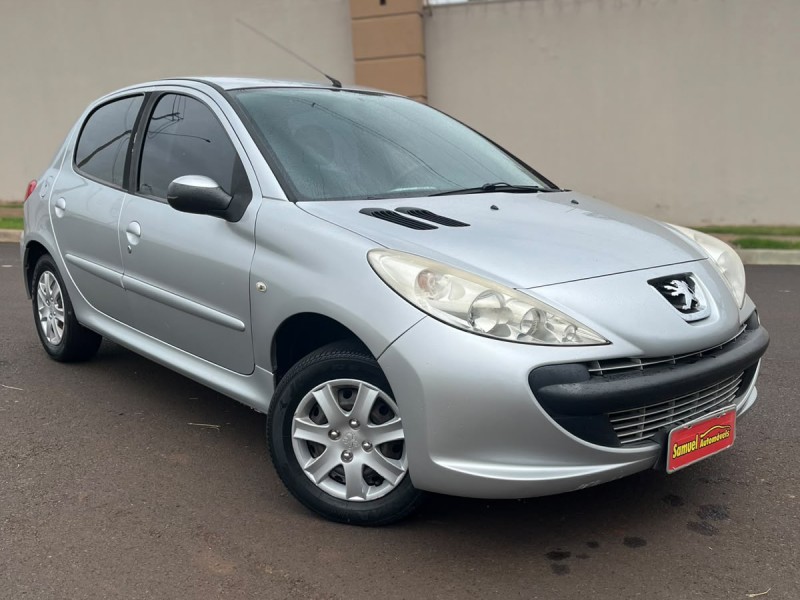 Ve�culo: Peugeot - 207 - 1.4 XR 8V em Sert�ozinho