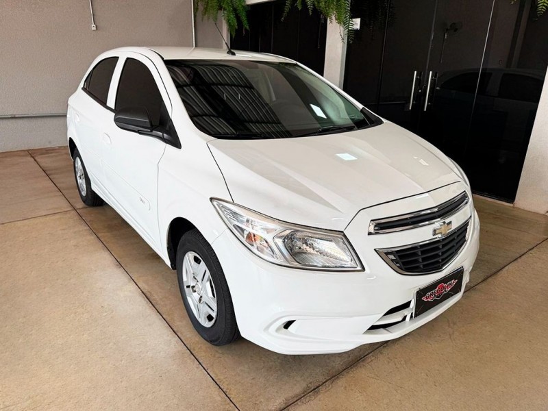 Veculo: Chevrolet (GM) - Onix - 1.0 MPFI LT 8V em Ribeiro Preto